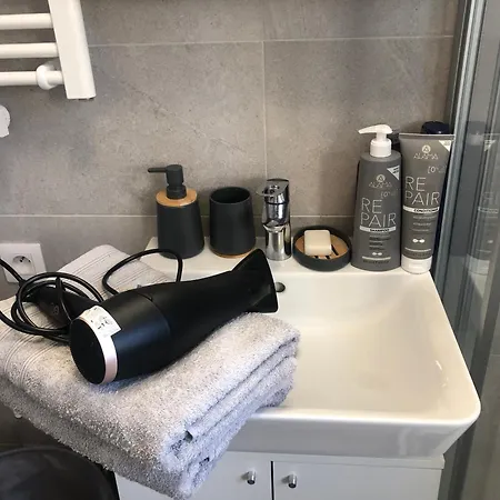 Cozy Prague Airport- 5 Minute Drive From Airport Apartament *