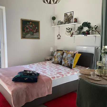 Cozy Prague Airport- 5 Minute Drive From Airport Apartman Tuchoměřice