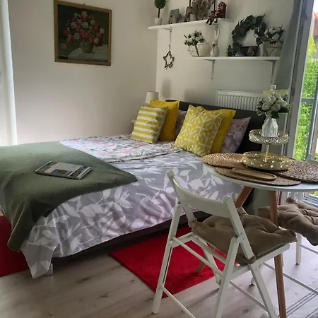 Cozy Prague Airport- 5 Minute Drive From Airport
