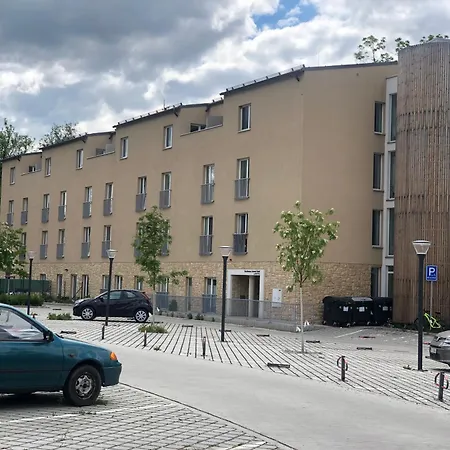 Cozy Prague Airport- 5 Minute Drive From Airport דירה