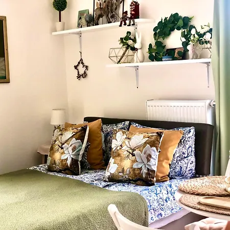 Cozy Prague Airport- 5 Minute Drive From Airport Apartment
