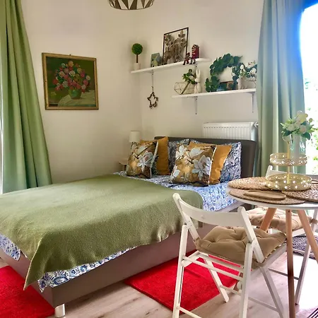 Cozy Prague Airport- 5 Minute Drive From Airport Apartment Tuchomerice