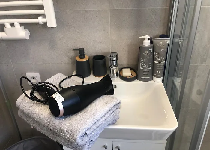 Cozy Prague Airport- 5 Minute Drive From Airport Apartman *