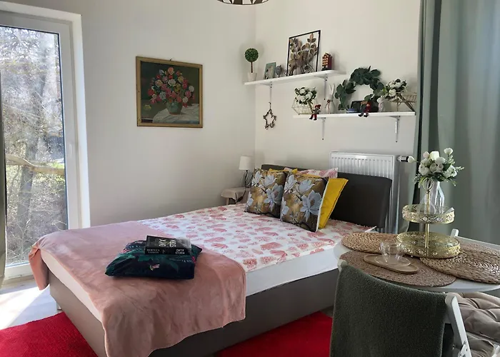 Cozy Prague Airport- 5 Minute Drive From Airport Apartman Tuchoměřice